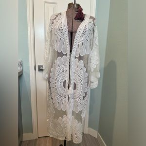 Adore White Flower Lace Duster Size Small